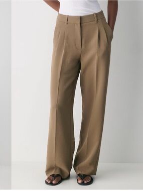 ARITZIA The Effortless Pant Crepette.